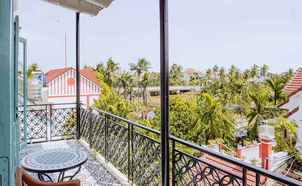Ban công Apartment Family nhìn ra hàng dừa, Alsahar Hội An